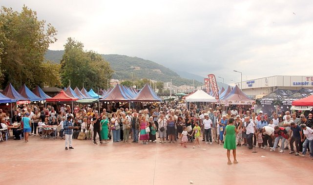 Çınarcık'ta 4 ton hamsi ikram edildi