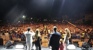Çivril Elma Festivali'nin muhteşem finalini Derya Uluğ yaptı