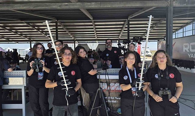 Çivrilli öğrencilerin roketi başarılı bir uçuş gerçekleştirdi