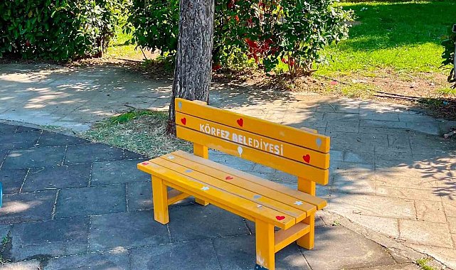 Çocuklar için parklara özel oturma grupları yerleştiriliyor