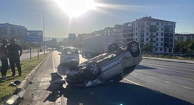 Çorum'da otomobil refüje çıkarak takla attı: 1 yaralı