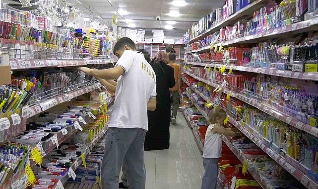 Çorum'da tatilin son gününde okul alışverişi yoğunluğu