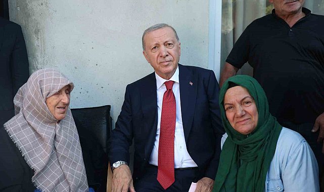 Cumhurbaşkanı Erdoğan Rize'de komşularını ziyaret etti