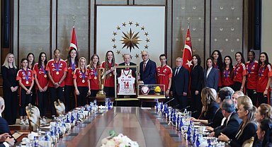 Cumhurbaşkanı Erdoğan, şampiyon voleybolcuları kabul etti
