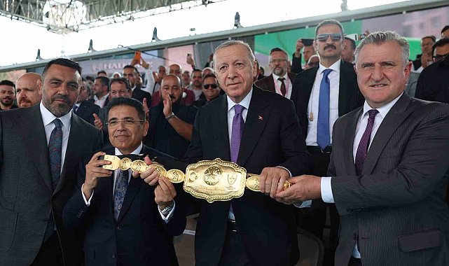 Cumhurbaşkanı Erdoğan, Yağlı Güreş Cumhurbaşkanlığı Kupası'nı takip etti