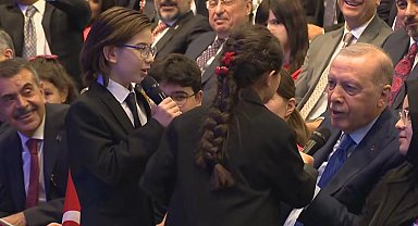 Cumhurbaşkanı Erdoğan'dan çocuklara türkü sürprizi... "Çayelinden Öteye"ye eşlik etti