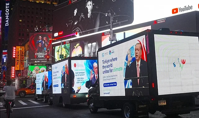 Cumhurbaşkanı Erdoğan'ın mesajları Times Meydanı'nda