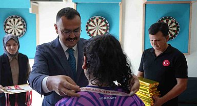 Dartta dereceye giren kız çocuklarına Başsavcıdan tebrik