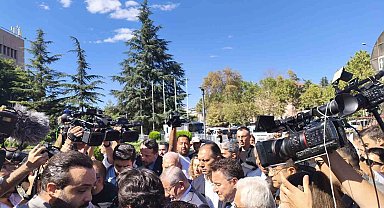 Davutoğlu ifade vermek üzere Ankara Adliyesi'ne geldi
