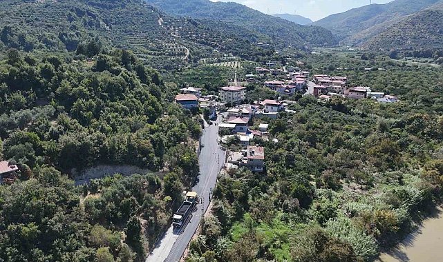 Defne'de 8 mahalleyi birbirine bağlayan 11 kilometrelik yolda asfalt çalışması başladı