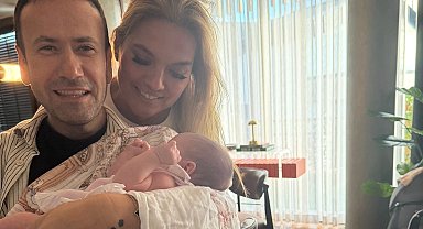 Demet Akalın ve Özgür Aras'tan Mihre bebek ziyareti