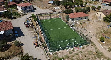 Demirci'de 11 kırsal mahalleye halı saha