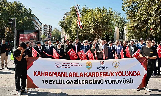 Denizli'de Gaziler "Kahramanlarla Kardeşlik Yolunda" yürüyüşü gerçekleştirdi