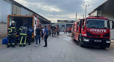 Denizli'de kırpıntı deposunda çıkan yangın yoğun müdahaleyle kontrol altına alındı