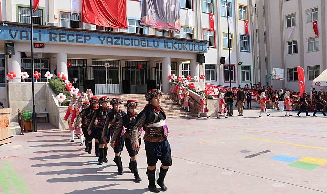 Denizli'de yeni eğitim-öğretim yılı heyecanı coşkuyla başladı