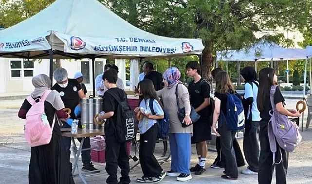 Denizli'de okul yolunda öğrencilere sıcak sürpriz