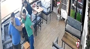 Depremde terliğini bırakıp çorapla kaçtı