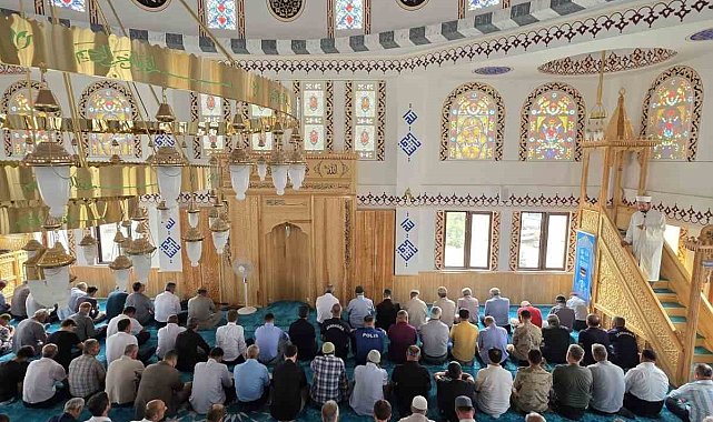 Depremde yıkılan Karaburun Köyü Camisi yeniden hizmete açıldı