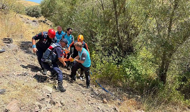 Dere yatağına düşen vatandaş kurtarıldı