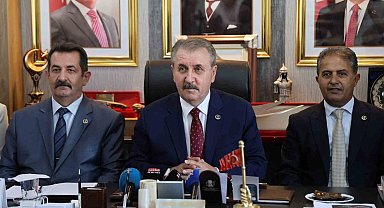 Destici: "Türkiye prangalarını kırmış güçlü bir ülkedir"