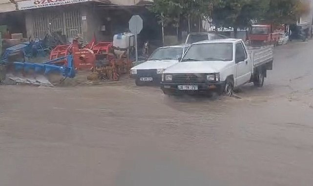 Develi'de sağanak yağış etkili oldu