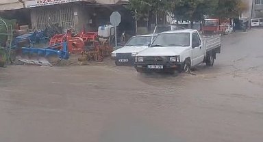 Develi'de sağanak yağış etkili oldu