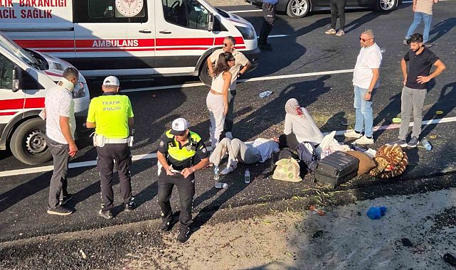 Direksiyon hakimiyetini kaybetti, karşı şeritteki iki otomobile çarptı: 1 ölü, 7 yaralı