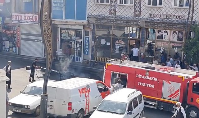 Diyarbakır'da hareket halindeki motosiklet alevlere teslim oldu