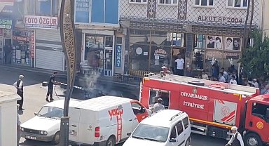 Diyarbakır'da hareket halindeki motosiklet alevlere teslim oldu