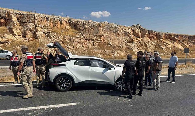 Diyarbakır'da otomobil ile traktör çarpıştı: 4 yaralı