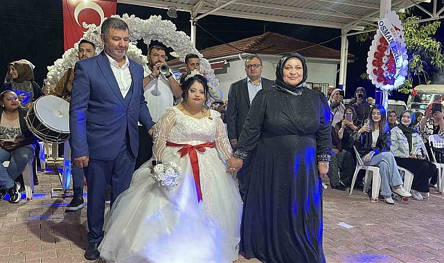 Down sendromlu genç kızın temsili düğününde duygu dolu anlar yaşandı