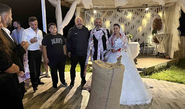 Düğünde altın yerine bir çuval fındık taktılar