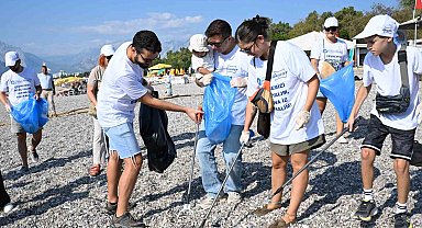 Dünya Kıyı Temizliği Günü'nde dünyaca ünlü sahilde temizlik