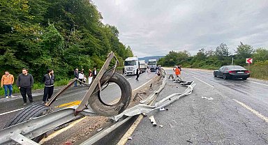 Düzce'de makasyalan tır trafiği felç etti