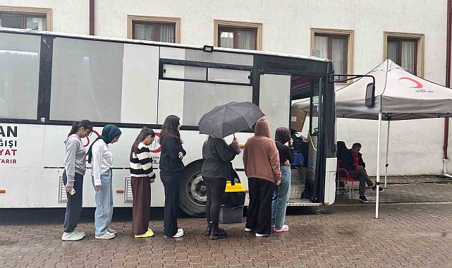 Düzce'de öğrencilerden anlamlı kan bağışı desteği