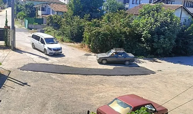 Düzce'de yarım kalan asfalt çalışması mahalle sakinlerinin tepkisine neden oldu