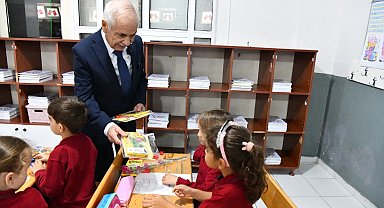 Edirne Keşan'da minik öğrencilere kırtasiye desteği