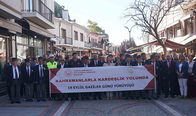 Edirne'de Kahramanlar ile kardeşlik yolunda yürüyüşü düzenlendi