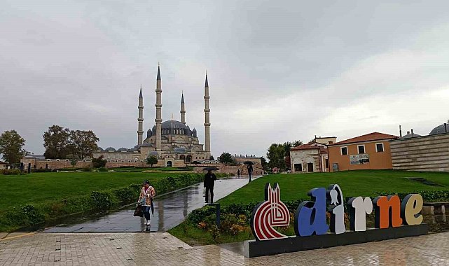 Edirne'de serin ve yağışlı hava etkisini gösterdi