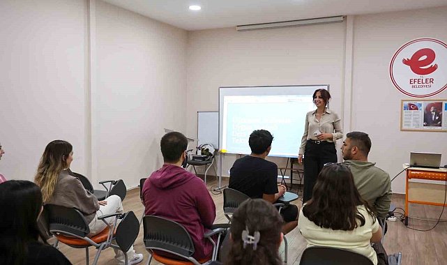 Efeler Belediyesi'nden gençlere sınav yolculuğunda rehberlik desteği