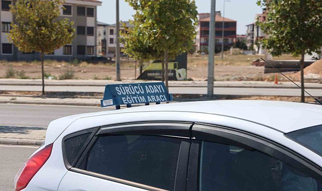 Ehliyet sınavlarında yeni dönem hazırlığı: "Amaç ezber değil, gerçek sürücülük becerisi"