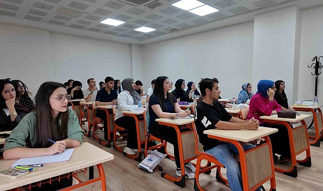 Elazığ Belediyesi'nden gençlere eğitim desteği