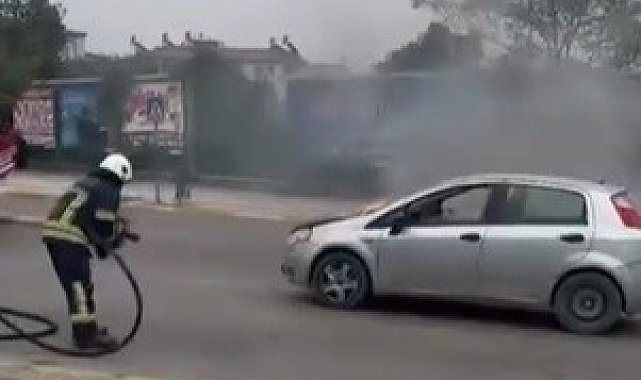 Elazığ'da alev alan otomobil söndürüldü