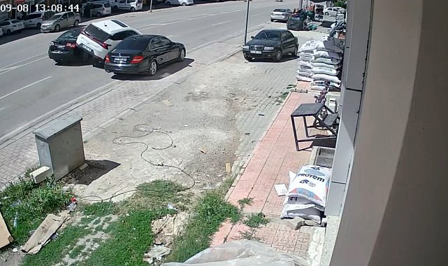 Elazığ'da bir gün arayla aynı yerde 2 kaza kameralara yansıdı