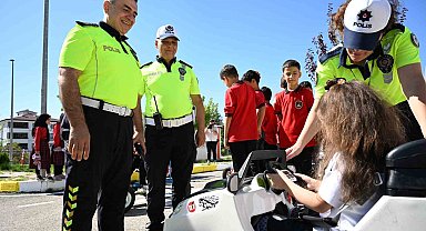 Elazığ'da çocuklar trafik kurallarını eğlenerek öğrendi