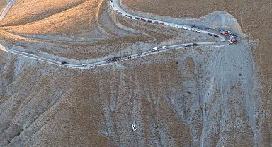 Elazığ'da minibüsün yuvarlandığı uçurum ve kurtarma çalışmaları dronla görüntülendi