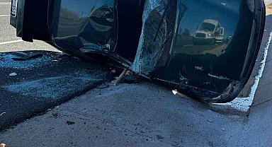 Elazığ'da otomobil yan yattı: 2 yaralı
