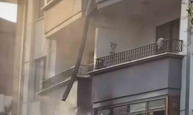 Elektrikli araç şarj istasyonunda çıkan yangın daireye sıçradı