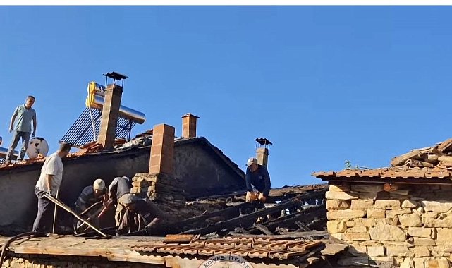 Emet'teki köy fırınında başlayan yangın çevre binalara sıçramadan söndürüldü