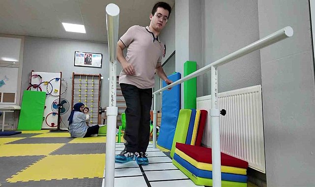 Engelli gencin azim dolu hikayesi: Yürümeyi başardı, tıp fakültesini tam burslu kazandı